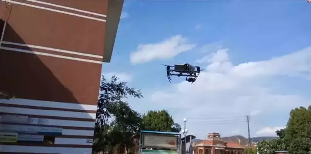 無人機正在執行傾斜攝影